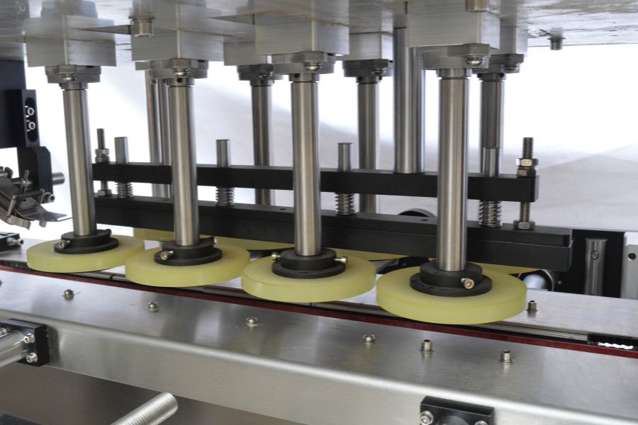 High-Speed Automatic Spindle Capping Machine (with Cap Elevator)